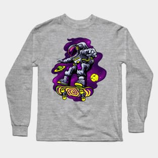 astronaut playing skateboard Long Sleeve T-Shirt